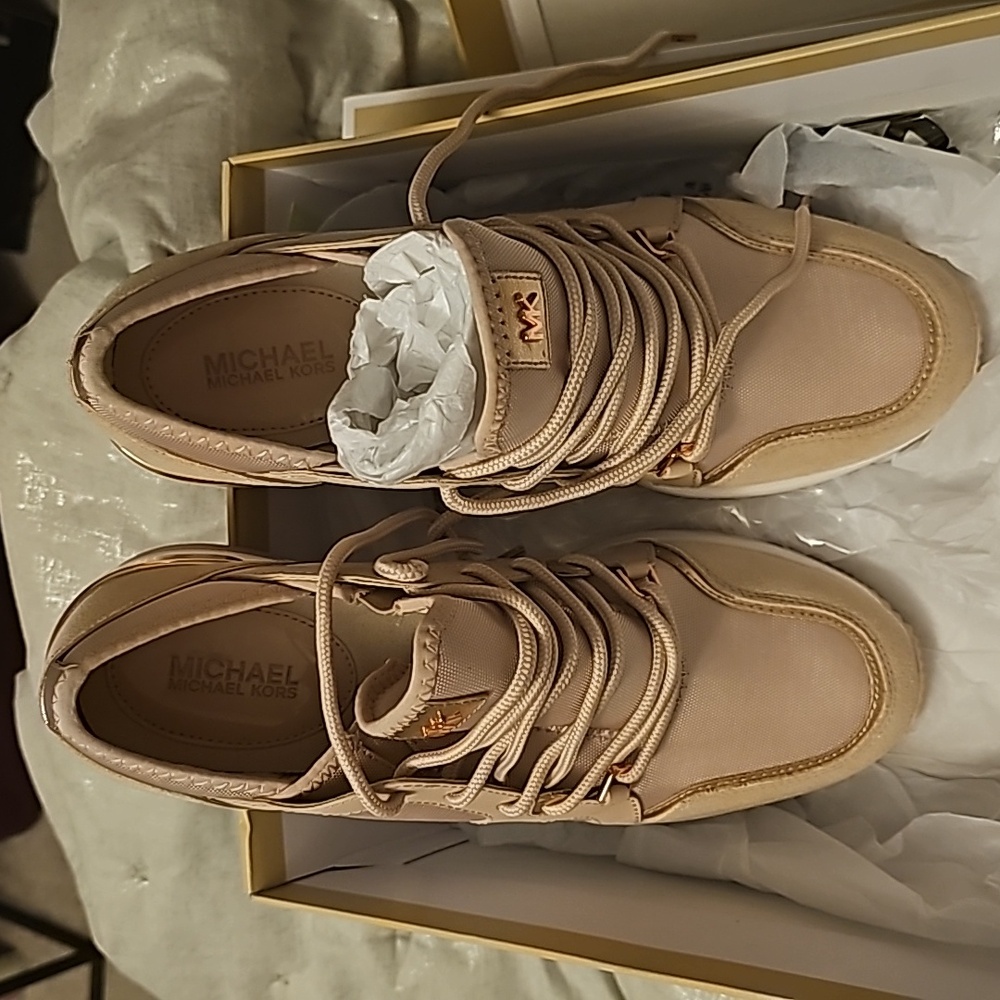 NWT Michael Kors Liv Trainer Sneakers Pink/Rose Gold 9M